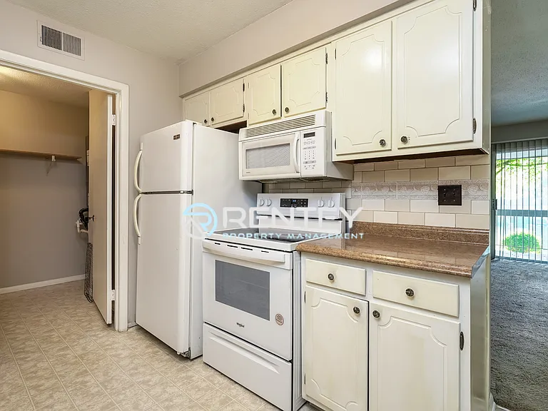 2260 Sunderland Rd #83W — Photo 5