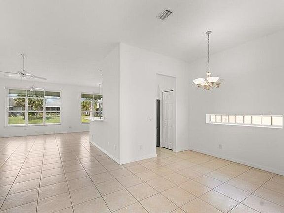 5th image of 614 NW Lambrusco Drive