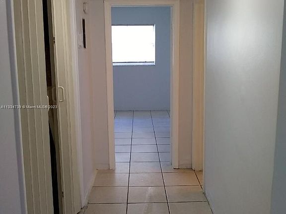 5th image of 701 NE 8th St APT 5