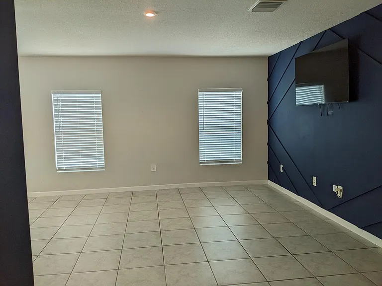 605 Lychee Ln — Photo 3