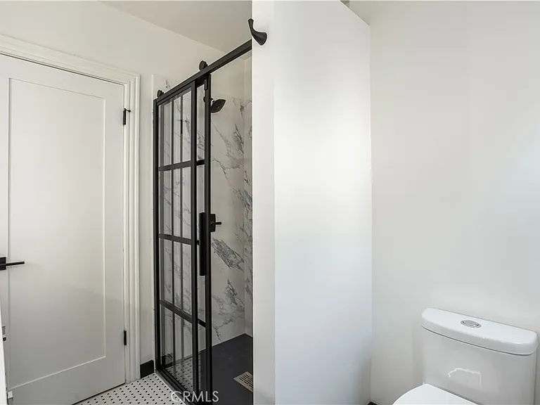 738 S Stanley Ave — Photo 16