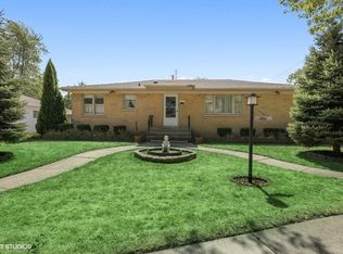 8561 E Prairie Rd, Skokie, IL 60076