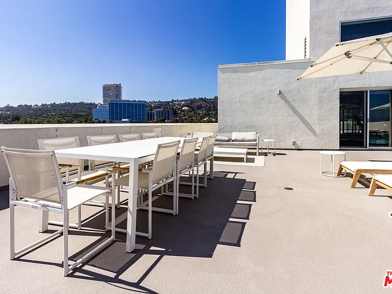 838 N Doheny Dr #203 — Photo 27
