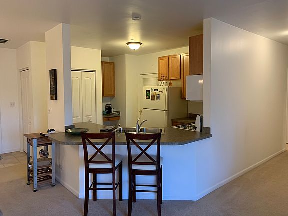 4th image of 10 N Lake St APT 305