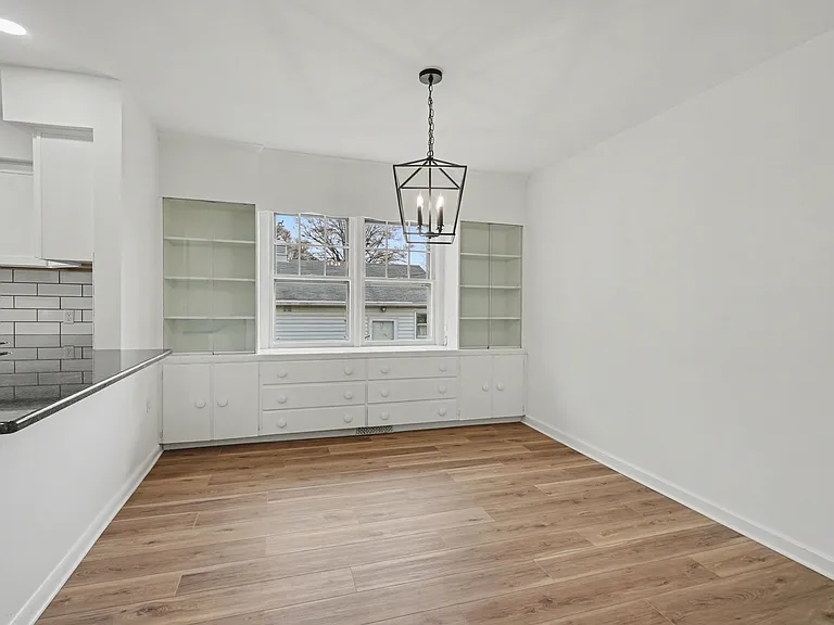 1555 Locust St — Photo 8