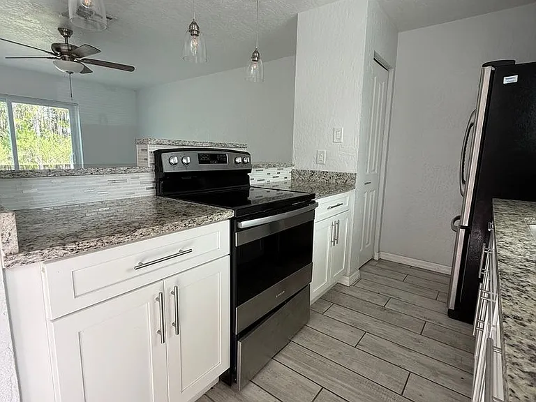 2041 Agora — Photo 18