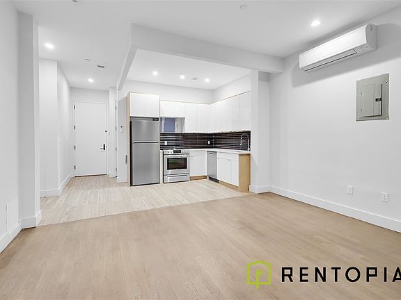 4th image of 379 S 1st St #2B