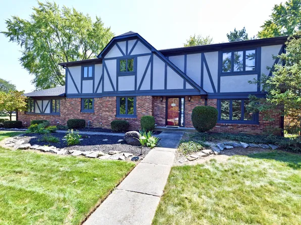 10813 Lakeshore Dr W, Carmel, IN 46033