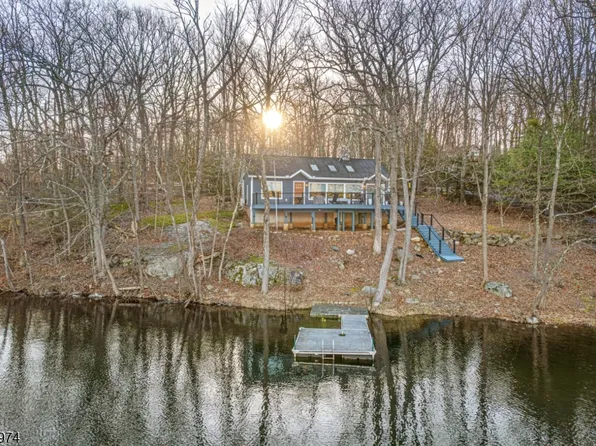 361 E Lakeshore Dr, Vernon Twp., NJ 07422