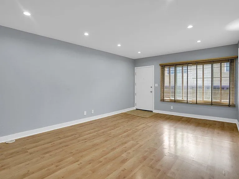 110 E Hillcrest Blvd #216 — Photo 4
