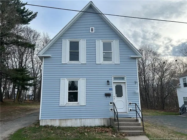 22 Warren Ave, Miramichi, NB E1N 2J3
