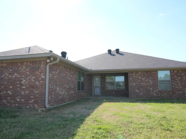 19391 King Ranch Dr — Photo 31