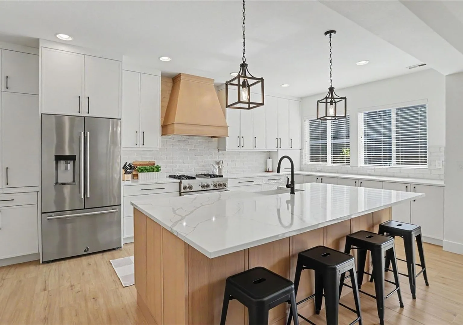 Luxury Updated Home in The Reserve | 5 Beds + Bonus Room — Photo 3