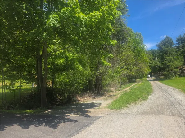 Harrold St, Jeannette, PA 15644