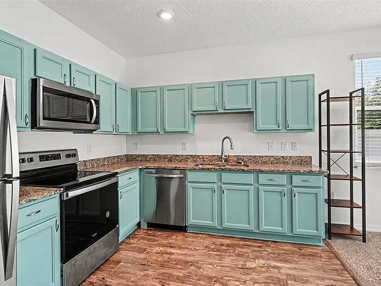 868 Grandin St — Photo 3