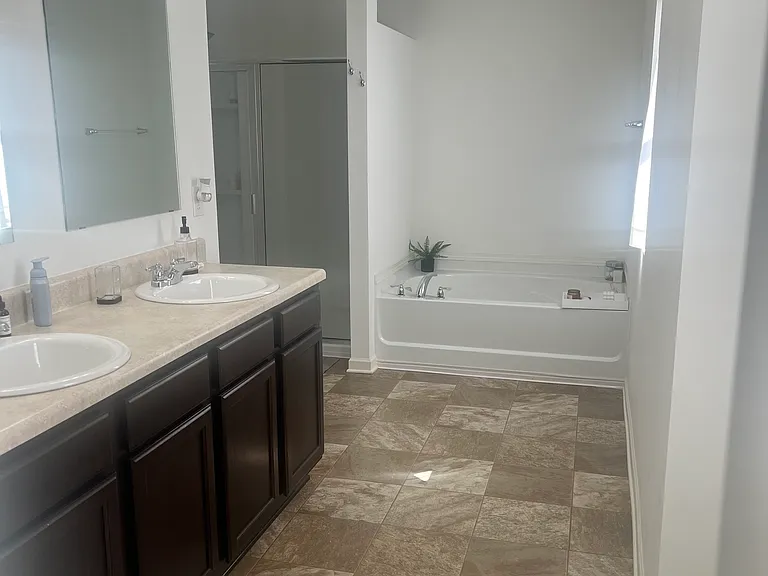 4599 Woodford Cir — Photo 11