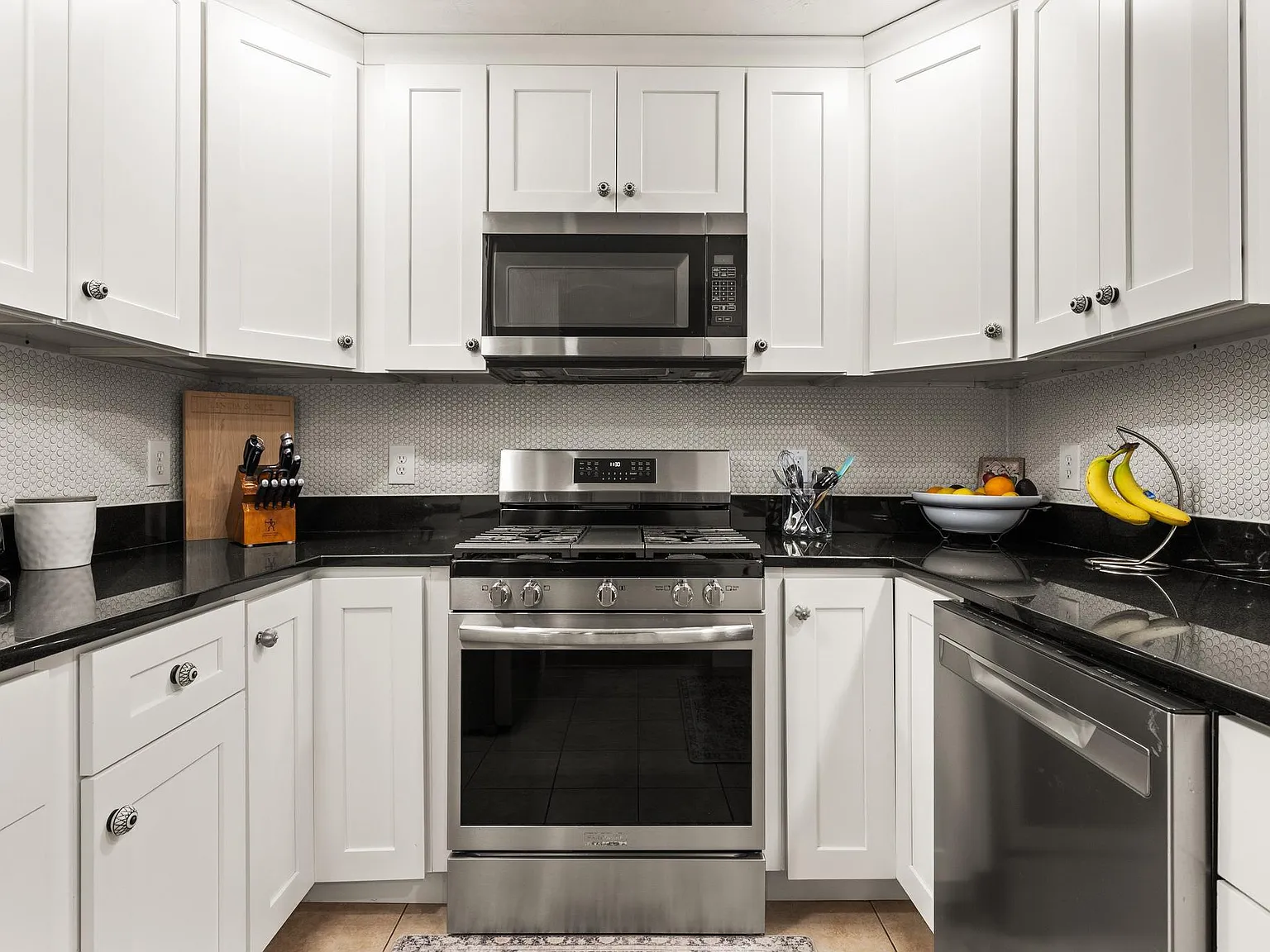 2 bed, 1807 sqft, $4,100 — Photo 4
