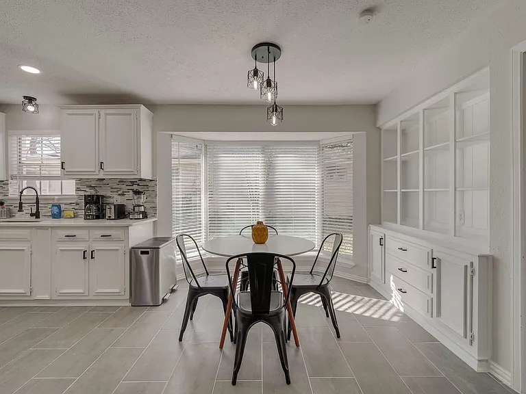 2421 Regal Rd — Photo 11