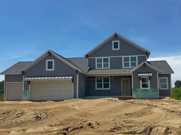 8305 Eagle Peak Dr, Jenison, MI 49428