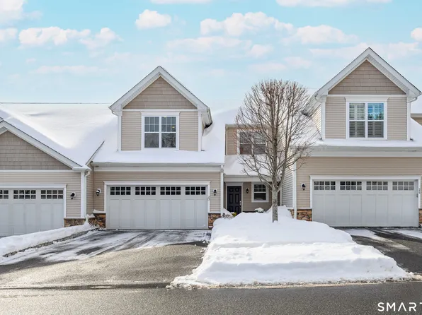 23 Woods Lane #23, Newtown, CT 06470