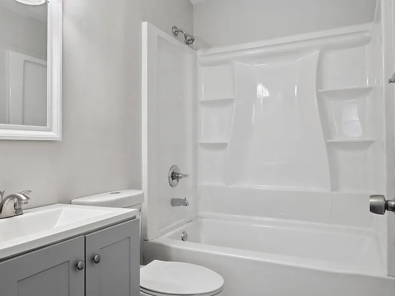 2231 Greenwood St — Photo 17