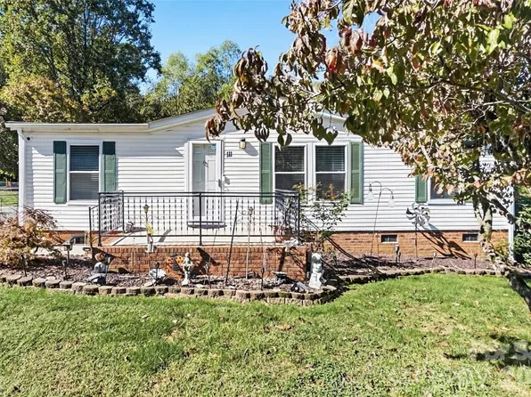111 Mountain Brook Dr, Bessemer City, NC 28016