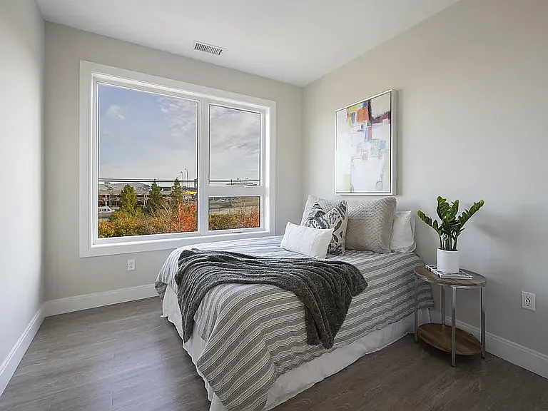 3 bed, 1200 sqft, $4,245 — Photo 4
