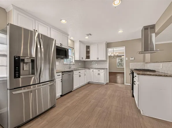 5511 Lymbar Dr, Houston, TX 77096