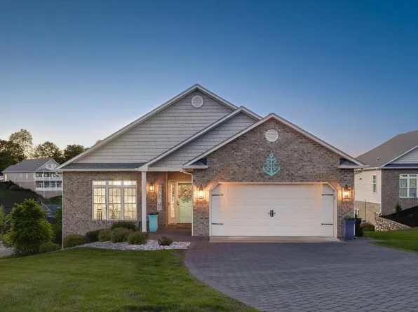 225 Lands End Cir, Union Hall, VA 24176