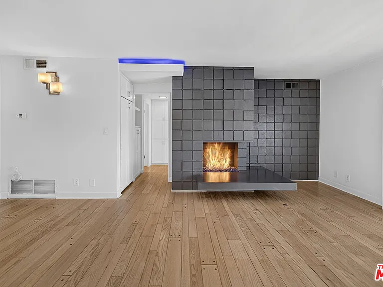 1301 N Flores St #4 — Photo 6