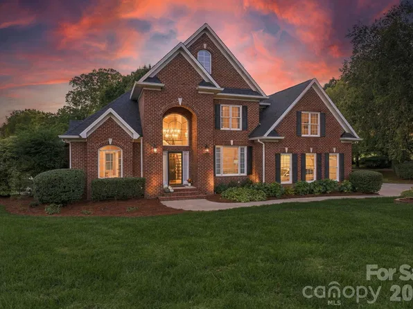 105 Kings Crest Dr, Mooresville, NC 28117
