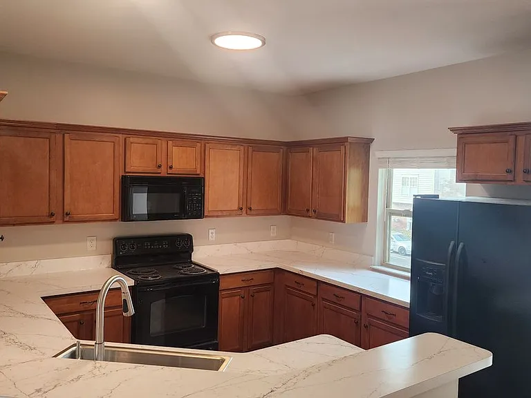 1574 Kessler Ave — Photo 3