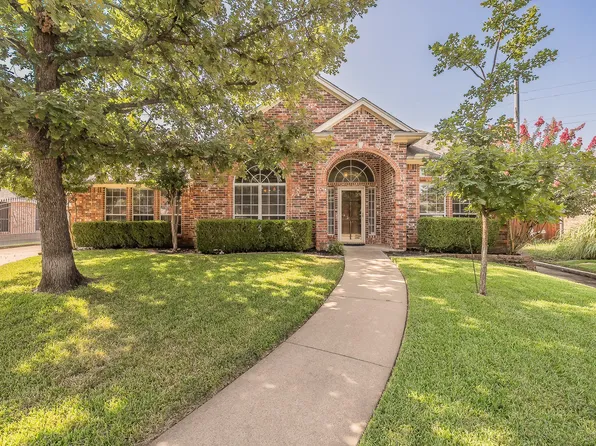 8152 Vine Wood Dr, North Richland Hills, TX 76182