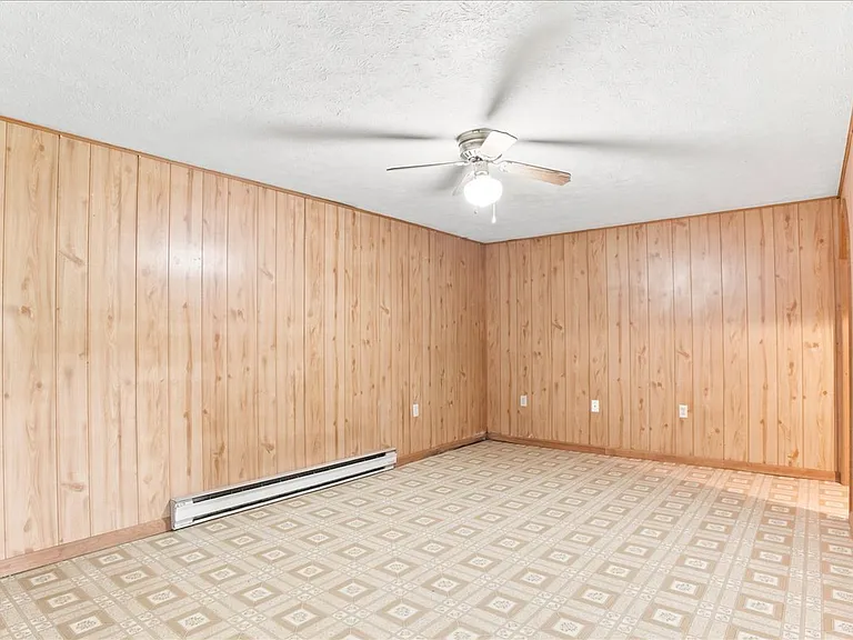 102 Linwood Ct — Photo 55