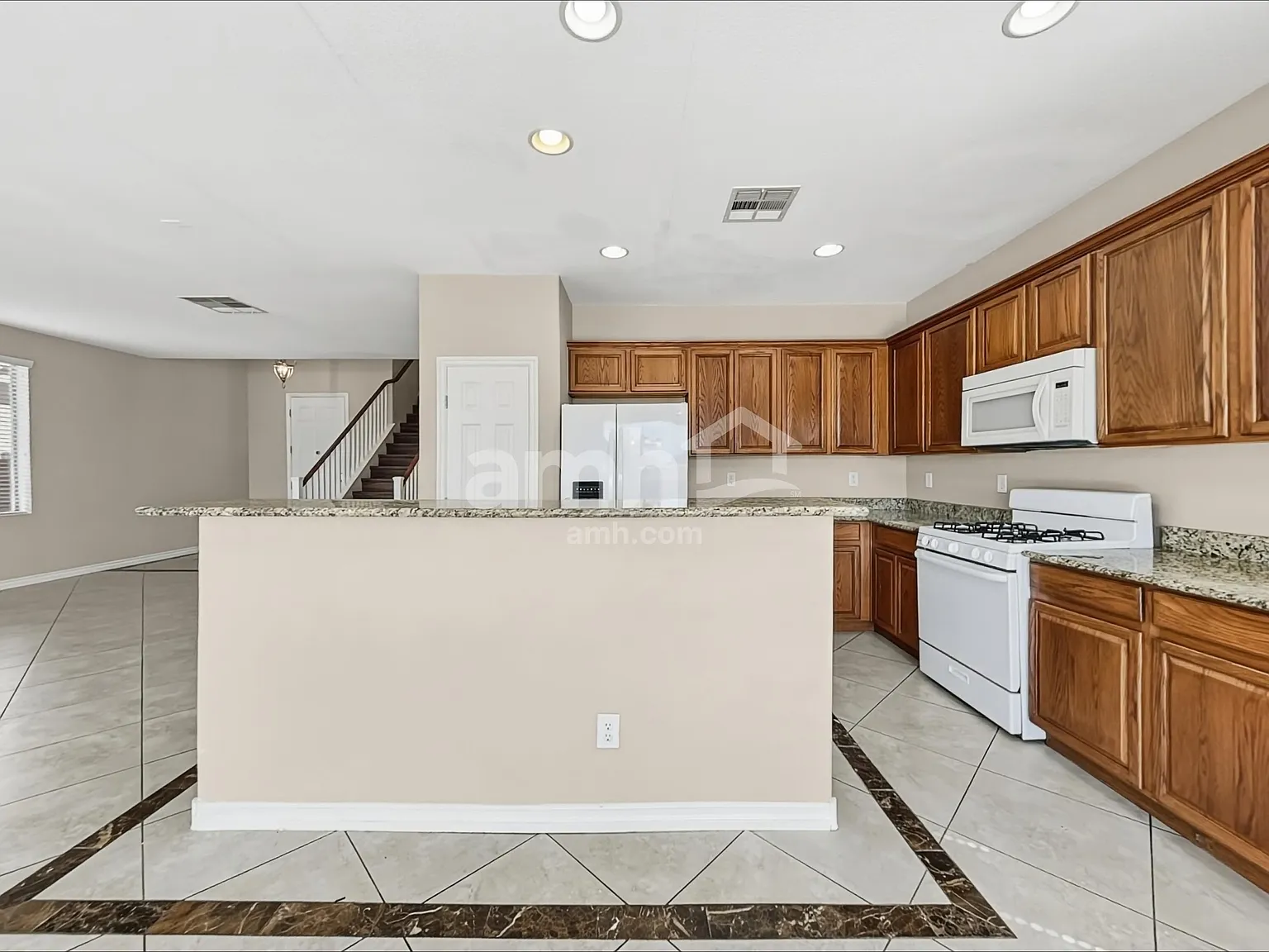 5 bed, 3.0 bath, 2569 sqft, $2,715 — Photo 4