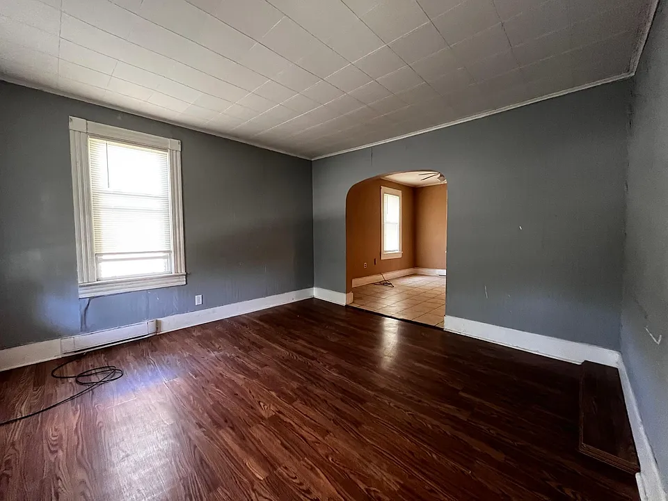 8 Clove Ave #2