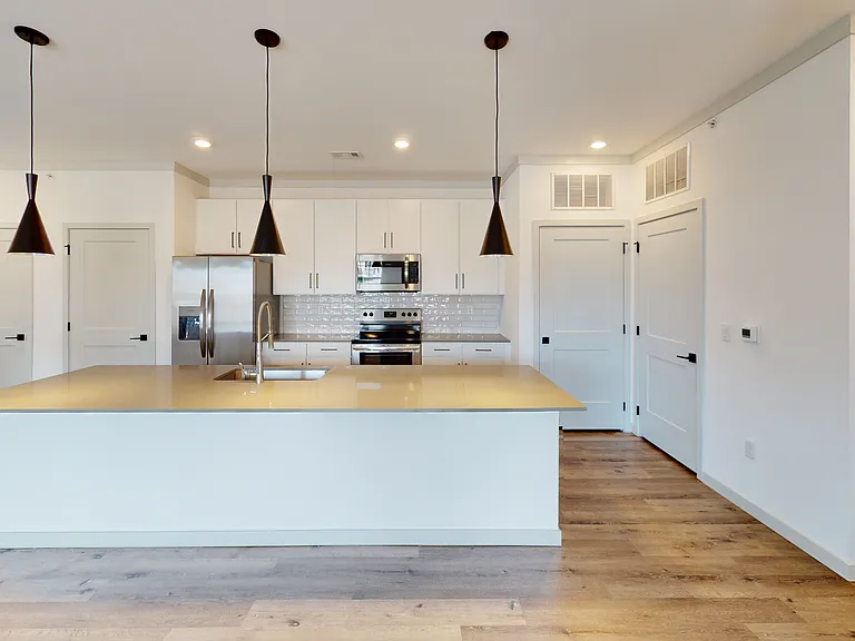 Livery Modern Apartments — Photo 16