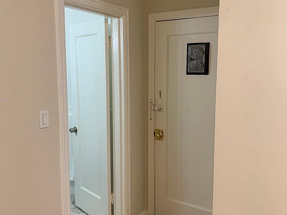 4th image of 2130 Market St #8