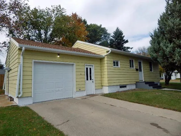 1124 4th St NE, Devils Lake, ND 58301