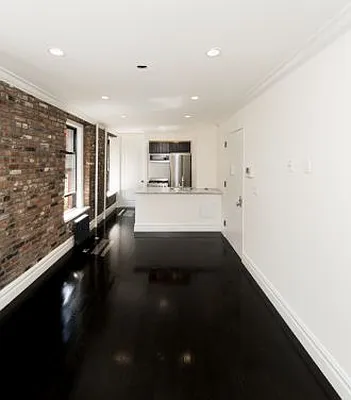 Rented by Icon Realty Management | media 31