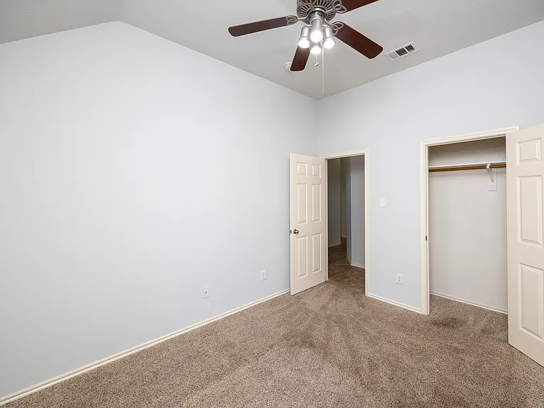 5556 Sky Ridge Dr — Photo 15