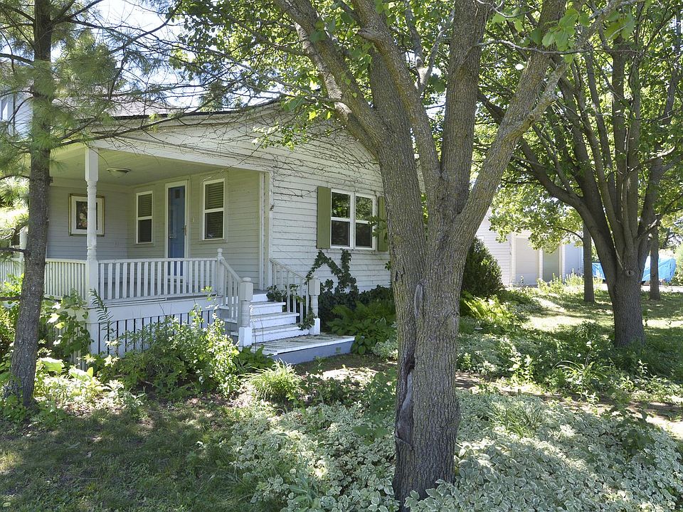 1st image of 640 Cumnor Ave
