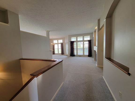 3rd image of 1519 Southpointe Cir NE