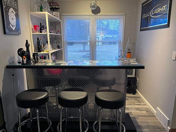 4th image of 1090 Cabot Dr