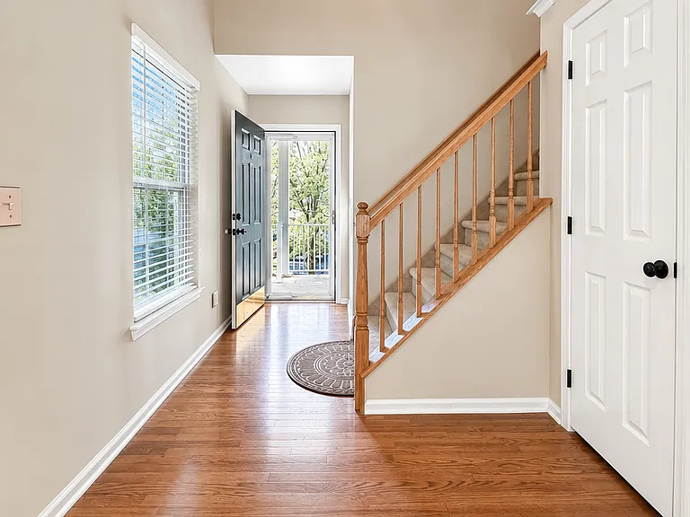 116 Wallace Ct — Photo 3
