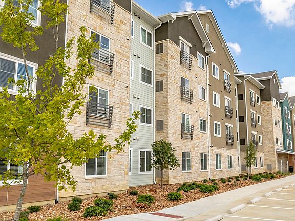 3rd image of 1711 W Royal Ln #9f6x3gzgk