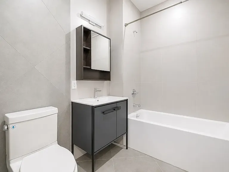 3410 Farragut Rd #1R — Photo 2