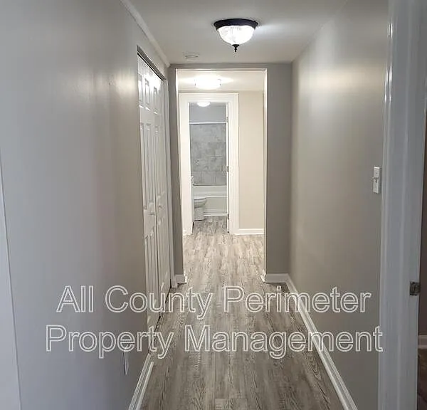3631 Washington St #5 — Photo 5