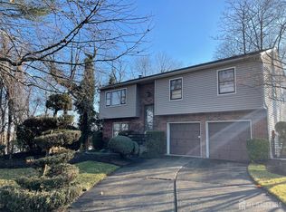 18 Rachele Ct, Matawan, NJ 07747