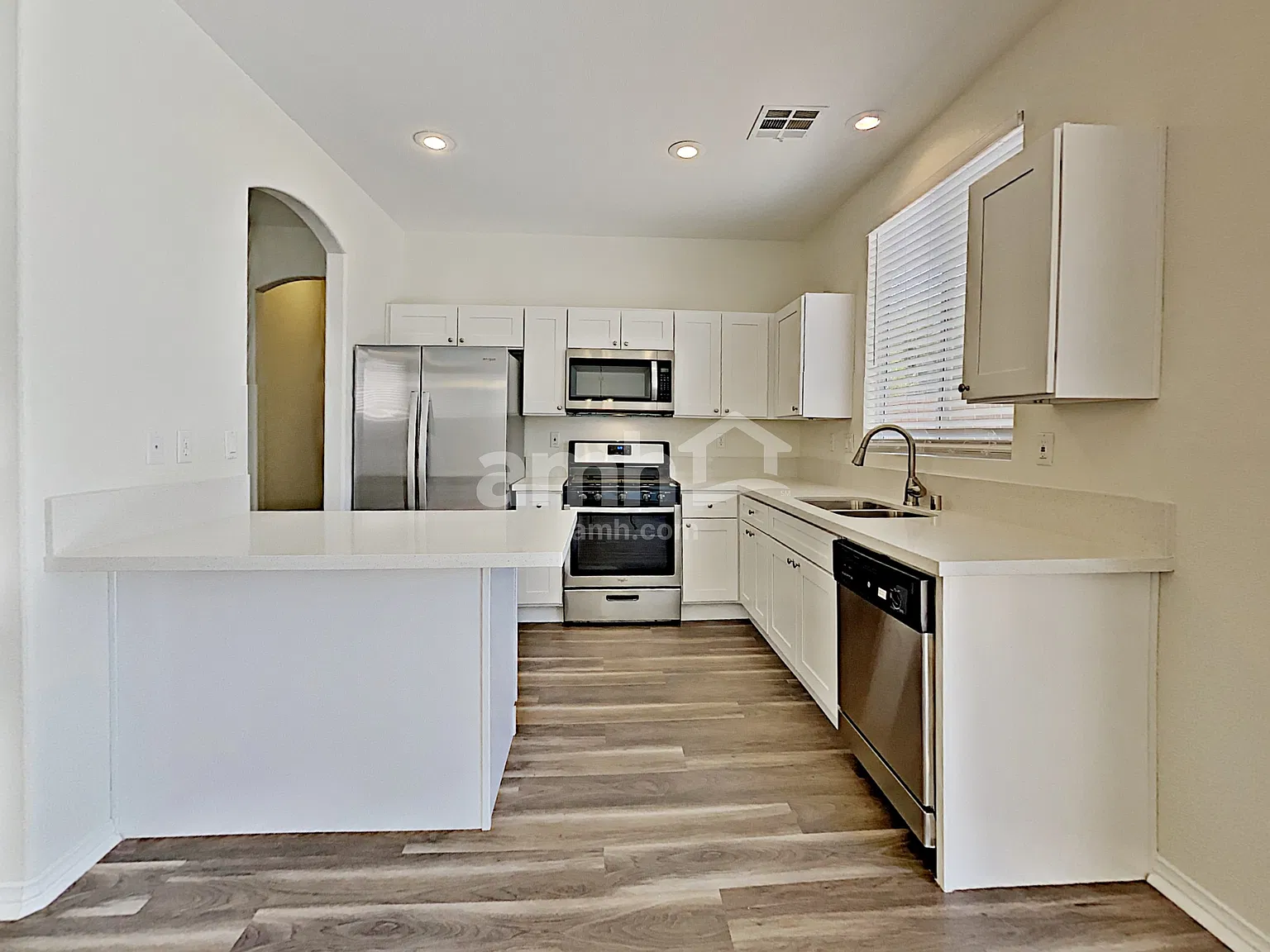 3 bed, 2.0 bath, 1443 sqft, $2,220 — Photo 4